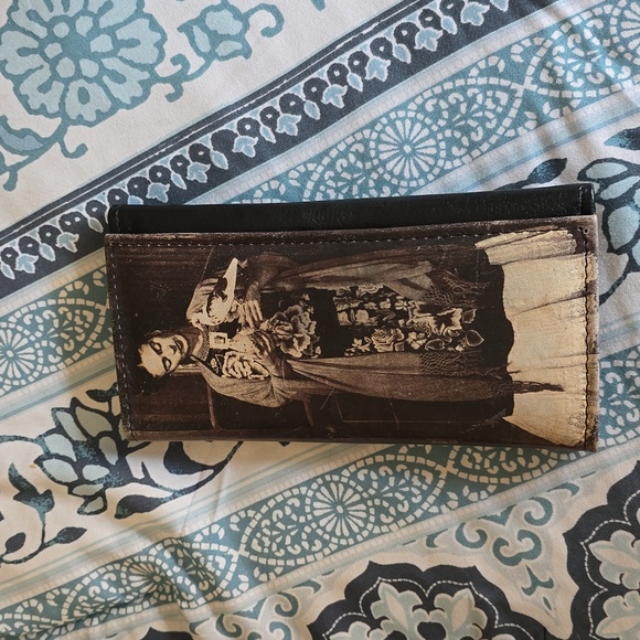 Wallets - Picture 2 of 10
